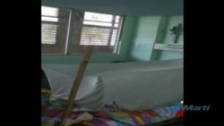 Mosquiteros con huecos para enfermos de dengue en hospital del Vedado