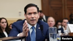 El Secretario de Estado de los EEUU, Rubio, testifica ante el Comité de Asuntos Exteriores de la Cámara de Representantes en Washington, D.C.
