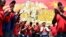 Un grupo de jóvenes chavistas en un acto en Caracas. 