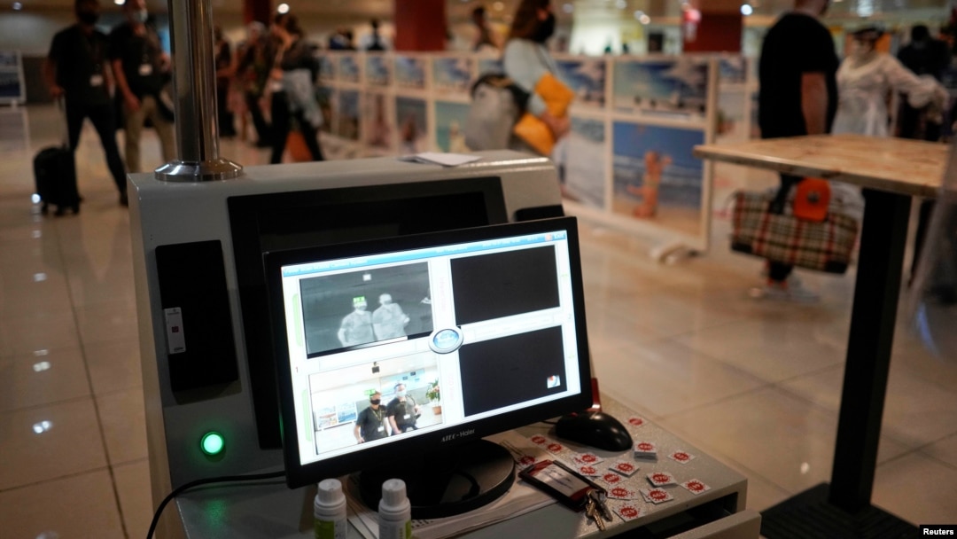 Turistas en aeropuerto de Varadero. REUTERS/Alexandre Meneghini