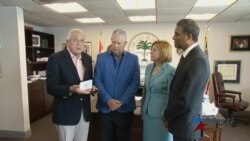 Líder de la oposición en Cuba recibe llaves de la ciudad de Miami
