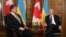 El presidente de Ucrania, Petr Poroshenko, junto al premier canadiense, Stephen Harper.