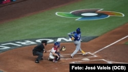 Eugenio Suárez conectó doblete en la novena entrada, para impulsar la carrera decisiva del partido para Venezuela.