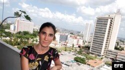 La bloguera explicó a Radio Martí que en un forcejeo con las policías sufrió golpes en la cabeza y perdió un diente.