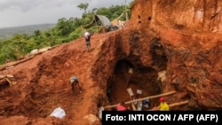 Mineros trabajan en la mina "IRON", situada a unos 10 km de la localidad de Rosita, en Nicaragua (Imagen de archivo)