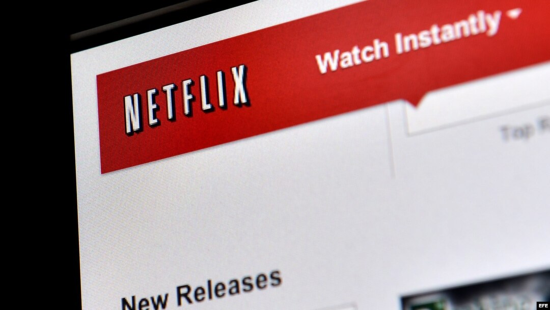 Vista de una pantalla de computador donde se ve el sitio web de Netflix.
