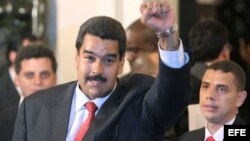 El diario lamenta que UNASUR haya reconocido a Maduro en una apurada cumbre a puerta cerrada en Lima.