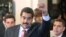  Nicolás Maduro, levanta el puño tras ser reconocido por la Unión de Naciones Suramericanas (UNASUR). 