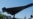 Un residente observa un dron kamikaze ruso-iraní Shahed-136 (Geran-2) en una exhibición en Kyiv. (REUTERS/Valentyn Ogirenko)