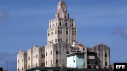 La Habana (Cuba), del edificio López Serrano, uno de los exponentes del Art Deco en la capital cubana, donde esta tarde se inaugura el 12 Congreso Mundial Art Deco que sesionará hasta el próximo día 18 de marzo. EFE/Alejandro Ernesto