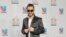  El cantante puertorriqueño Tony Dize posa a su llegada a los Premios Lo Nuestro 2011. 