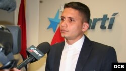 Eliecer Ávila visita Los Martí