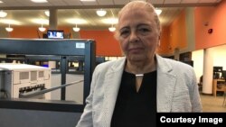 Martha Beatriz Roque en la redacción de Radio Martí. Foto Archivo
