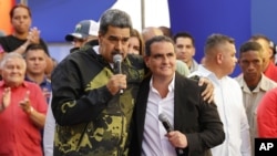 NIcolás Maduro y Alex Saab durante acto político en Caracas. (AP)