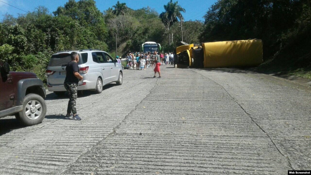 Omnibus accidentado en municipio Bartolomé Maso, Granma.