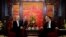 El vicepresidente de Estados Unidos, Joe Biden (i), se reúne con el primer ministro de China, Li Keqiang (d), durante una reunión hoy, jueves 5 de diciembre de 2013, en el complejo diplomático Zhongnanhai de Pekín, China