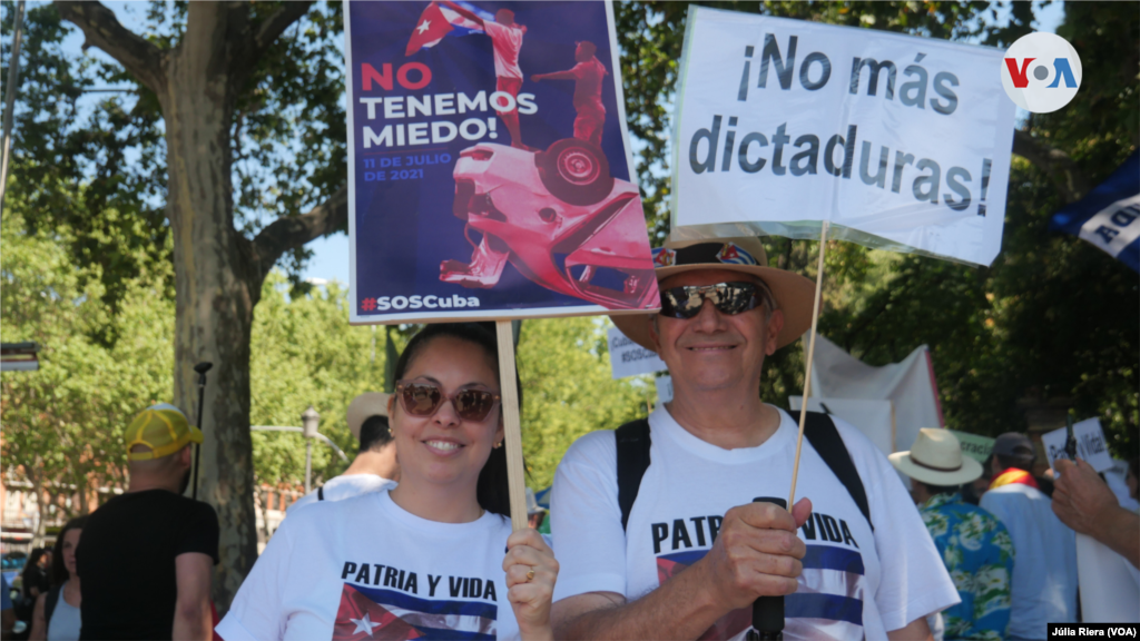 Algunas de las consignas más repetidas durante la protesta fueron &quot;Patria y Vida&quot;, &quot;Abajo el comunismo&quot; y &quot;SOS Cuba&quot;.
