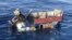 Embarcación con cubanos a bordo interceptada por la Guardia Costera de EEUU a unas 40 millas de Sugarloaf Key. (Foto: U.S. Coast Guard Station Key West's crew) 