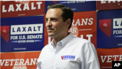 El candidato republicano al Senado por Nevada Adam Laxalt en un evento de campaña el 11 de junio de 2022 en Las Vegas. (AP Foto/John Locher)