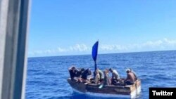 Balseros cubanos son interceptados por la Guardia Costera cerca de Big Pine Key, Florida, el 17 de junio. (Foto: USCG)