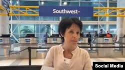 Omara Ruiz Urquiola no pudo abordar el avión de Sauthwest que la llevaría de regreso a Cuba desde el aeropuerto de Fort Lauderdale, en el Sur de Florida. (Captura de video/Facebook)