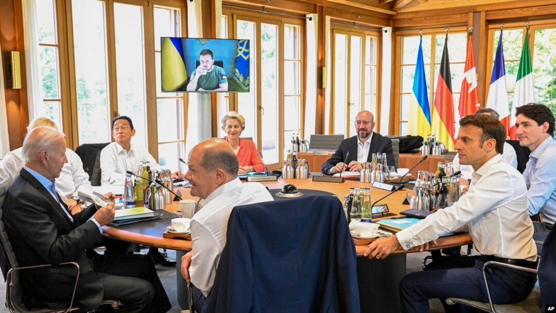 Desde el frente, en el sentido de las agujas del reloj, el canciller de Alemania, Olaf Scholz; el presidente de EEUU, Joe Biden; el primer ministro británico, Boris Johnson; el primer ministro de Japón, Fumio Kishida, la presidenta de la Comisión Europea,
