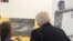 Tania Bruguera y el presidente de Alemania Frank-Walter Steinmeier.