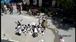 El Gobierno cubano reprime, pero las Damas de Blanco marchan