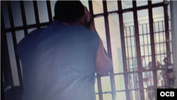 Prisioneros en una prisión cubana