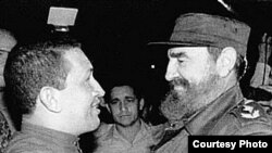Hugo Chavez y Fidel Castro en La Habana, Cuba en 1994.