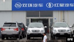 Compañía china de autos ShuangHuan en la ciudad de Qingdao (China). 