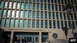 Fachada de la Embajada de Estados Unidos en La Habana. (Adalberto Roque/AFP).