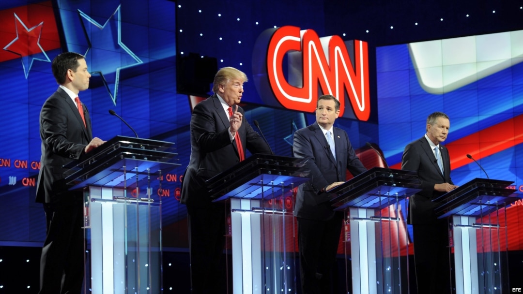 Aspirantes a la candidatura presidencial del Partido Republicano: Marco Rubio, Donald Trump, Ted Cruz y John Kasich (i-d), durante el debate de CNN celebrado en Miami (10 de marzo, 2016).