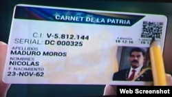 El "Carnet de la Patria", un documento al estilo de la libreta de racionamiento cubana.