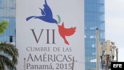 Vista general de una valla alusiva a la Cumbre de las Américas 2015 en Ciudad de Panamá.