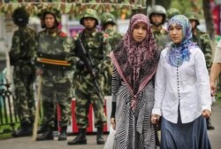 Mujeres musulmanas de la etnia uigur