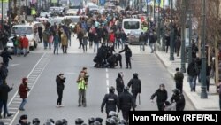 Policía en Moscú contra manifestantes