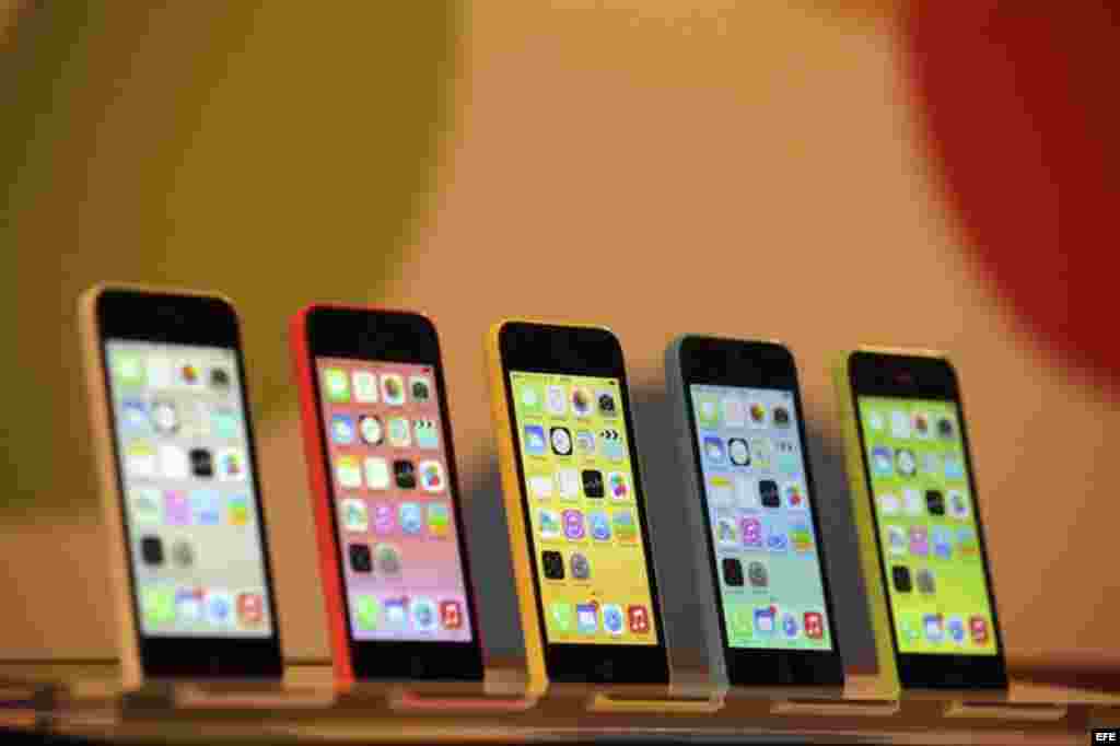 Apple pone a la venta sus nuevos modelos de iphone 5s y 5c
