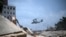Una aeronave militar estadounidense V-22 Osprey aterriza en Caraballeda, estado de La Guaira, Venezuela, como parte de las operaciones de rescate tras unos terremotos.