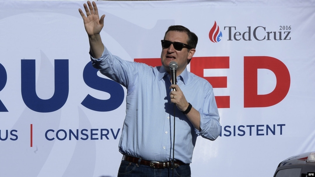 El precandidato republicano Ted Cruz se dirige a sus seguidores en un acto de campaña en Nevada. EFE