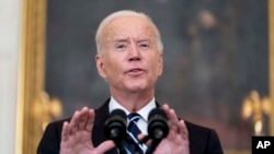 El presidente Joe Biden anuncia un nuevo mandato sobre la vacunación obligatoria contra el COVID19. (AP/Andrew Harnik)