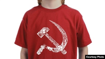 Lituania pide a que no venda ropa con símbolos soviéticos