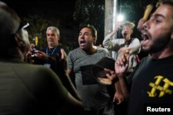 Cubanos protestan el 1 de cotubre de 2022.