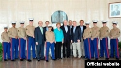 Una delegación de legisladores estadounidenses encabezada por el senador Patrick Leahy visitó la Sección de Intereses de los Estados Unidos en La Habana