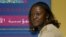 La periodista congoleña Caddy Adzuba, reconocida activista por la libertad de prensa y por los derechos de las mujeres y las niñas de su país, en una fotografía de archivo durante un acto en Granada en 2008.