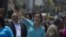 La líder opositora Maria Corina Machado saluda a sus seguidores.