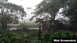 "Aquí los vientos fueron fuertes, y mucha lluvia, inundado. Todavía no hay paso, Guane está incomunicado". 