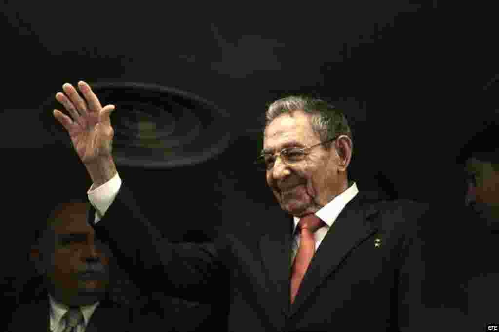 El presidente de Cuba Raúl Castro, durante el discurso de el presidente de Estados Unidos Barack Obama hoy, martes 22 de marzo de 2016, en el Gran Teatro de La Habana en La Habana (Cuba).