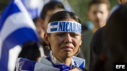 Cientos de nicaragüenses sostienen que la solución de la crisis en Nicaragua pasa por la renuncia de Daniel Ortega. (Archivo)