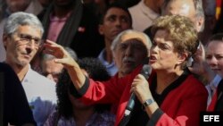 La presidenta brasileña Dilma Rousseff participa en un acto de celebración del Día Internacional de los Trabajadores.
